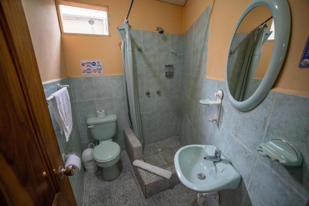 Hostal Gladismar Puerto Villamil Habitación foto